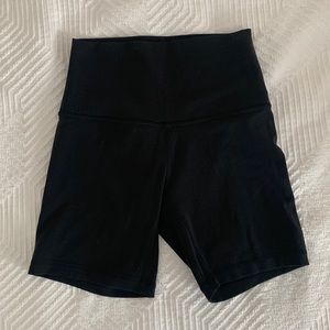 COPY - Lululemon align short 6”